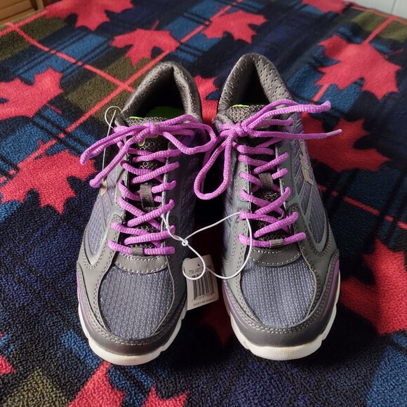 Fila Lightweight Cool Max Sneakers - Picture 2 of 10